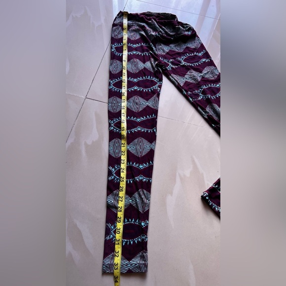 LulaRoe Stamp Leggings OS Red/blue Floral HTF Rare One size Spandex Polyester - Picture 15 of 15